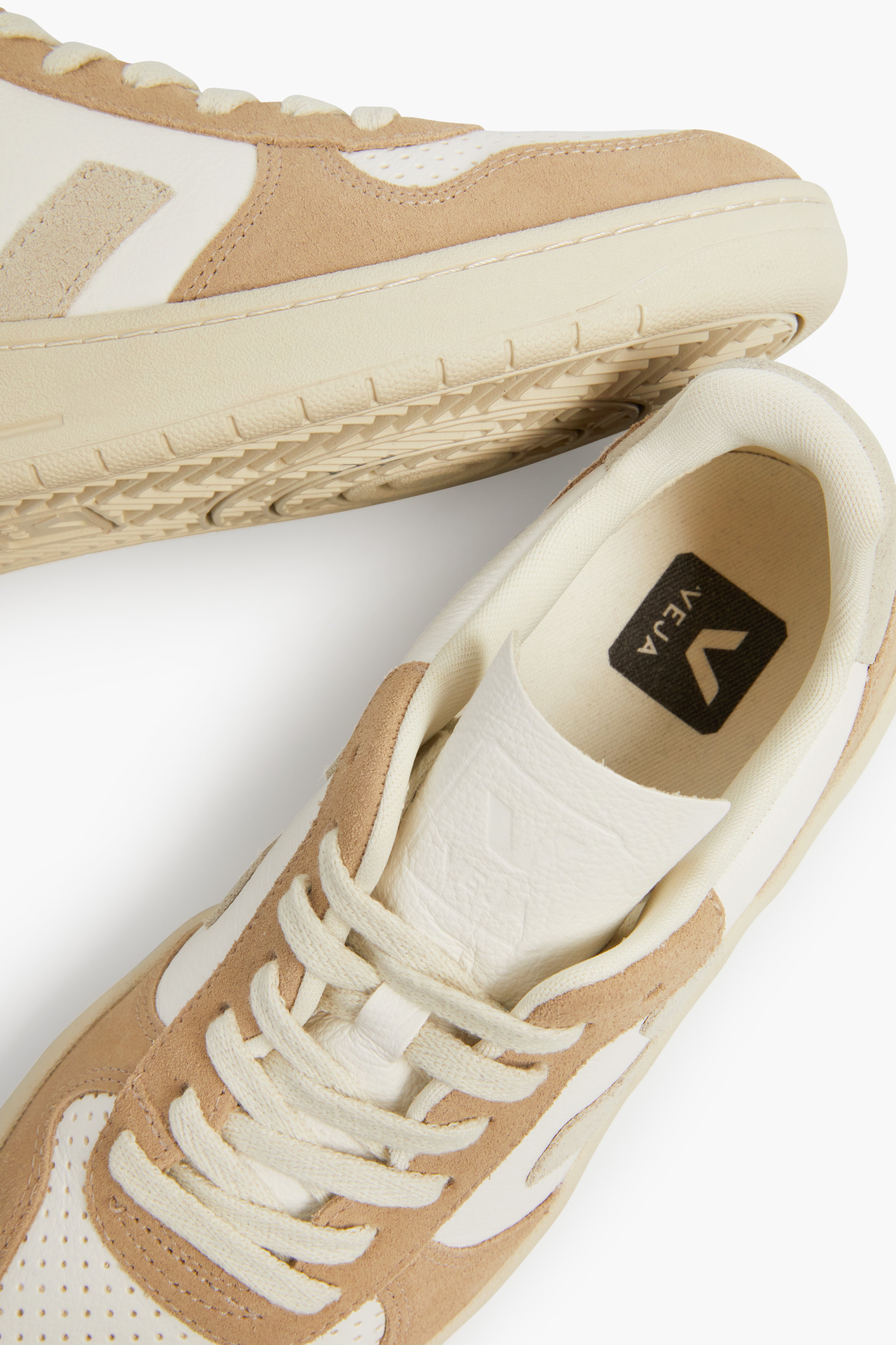 Veja Extra White Natural Sahara V-10 Sneakers