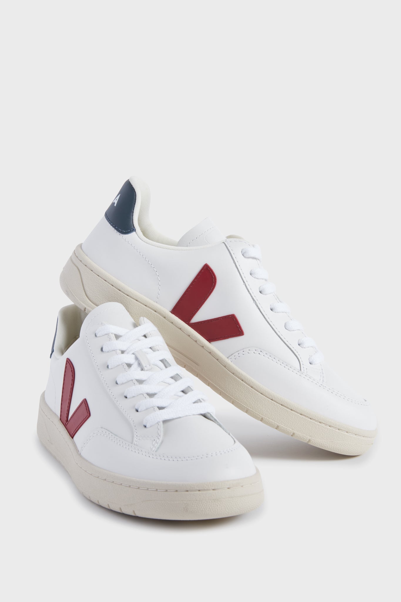Veja Extra White Marsala Nautico V-12 Sneakers