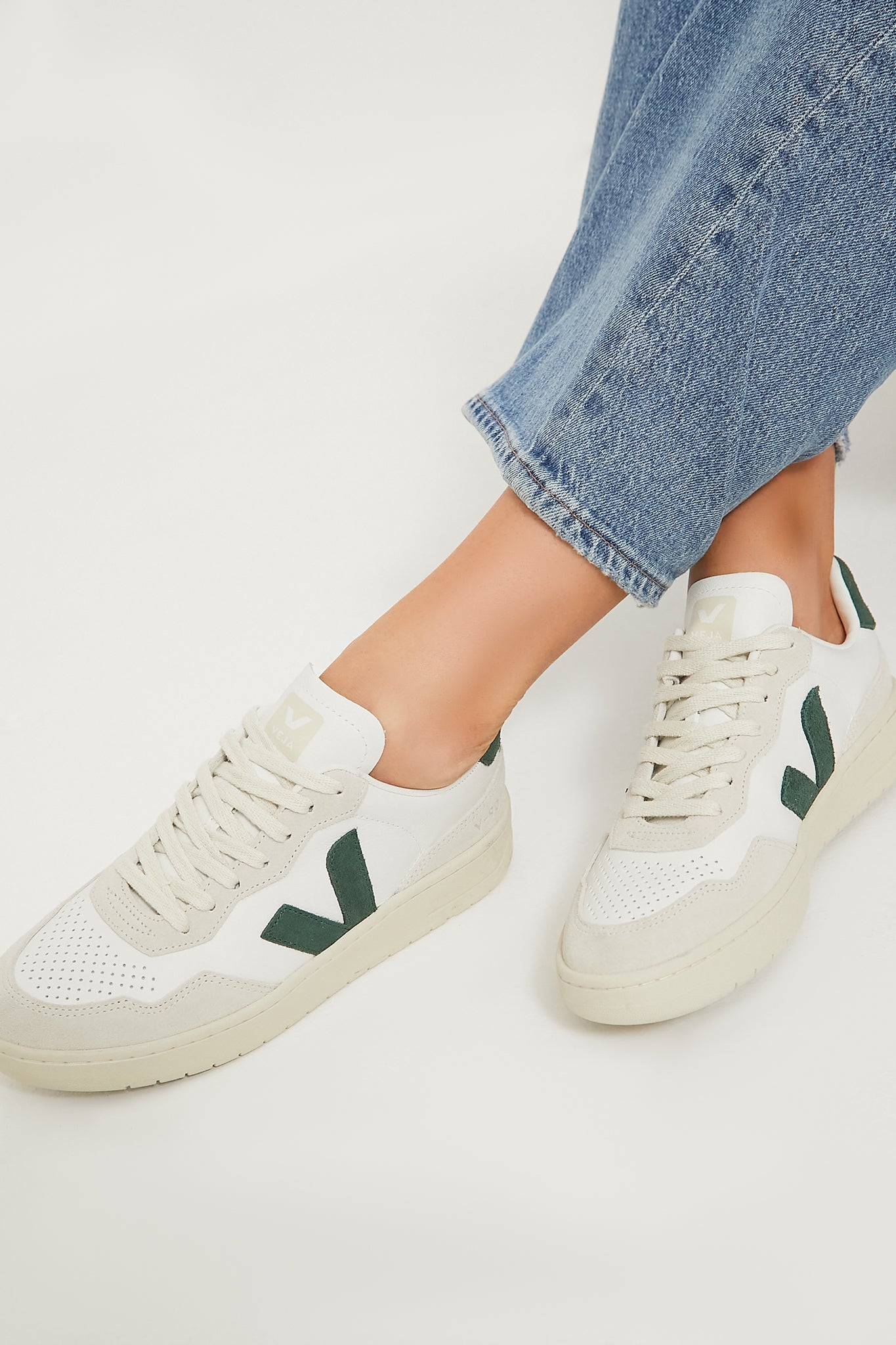 Veja Extra White Cyprus V-90 Sneakers