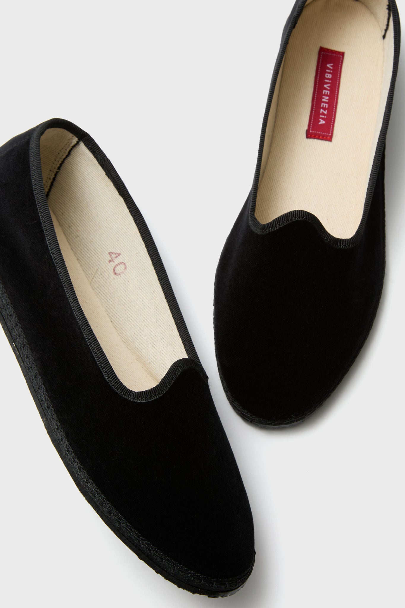  Nero Classic Flats