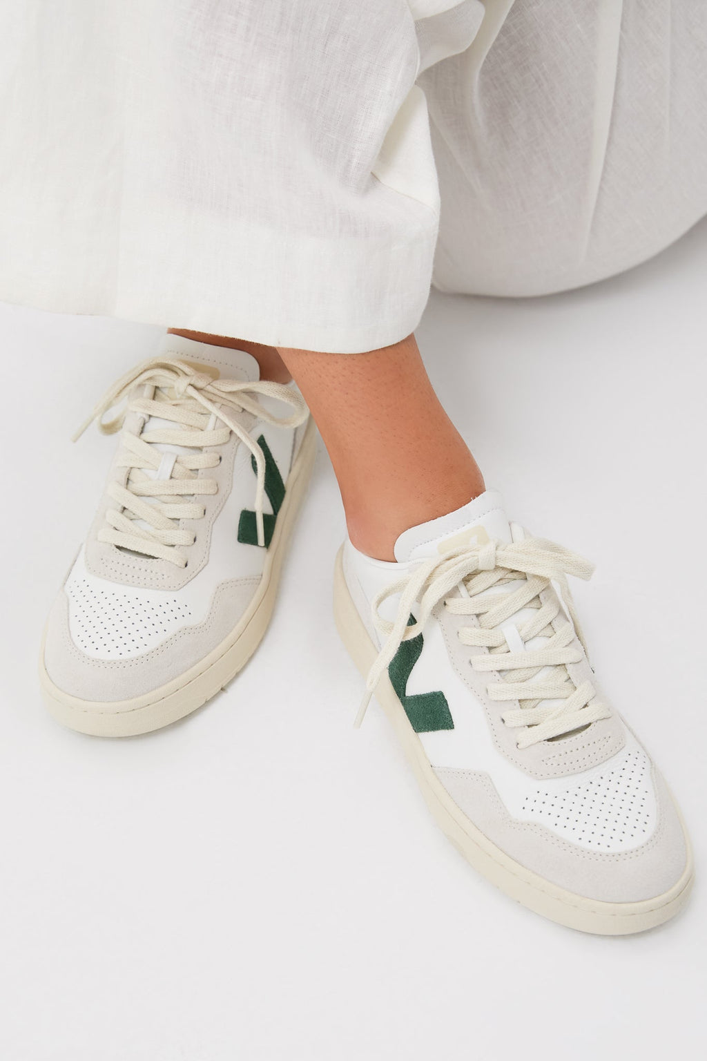 Veja Extra White Cyprus V-90 Sneakers