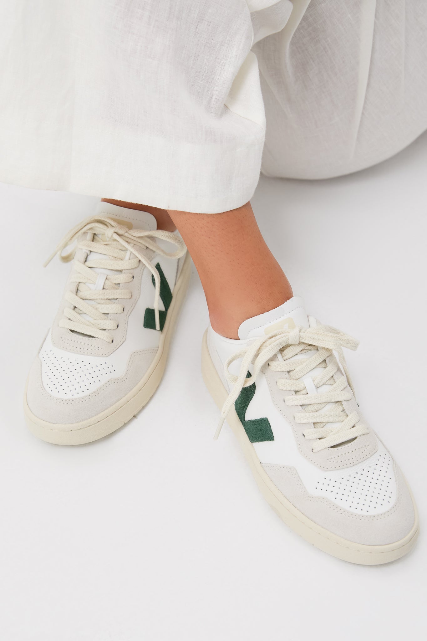 Veja Extra White Cyprus V-90 Sneakers