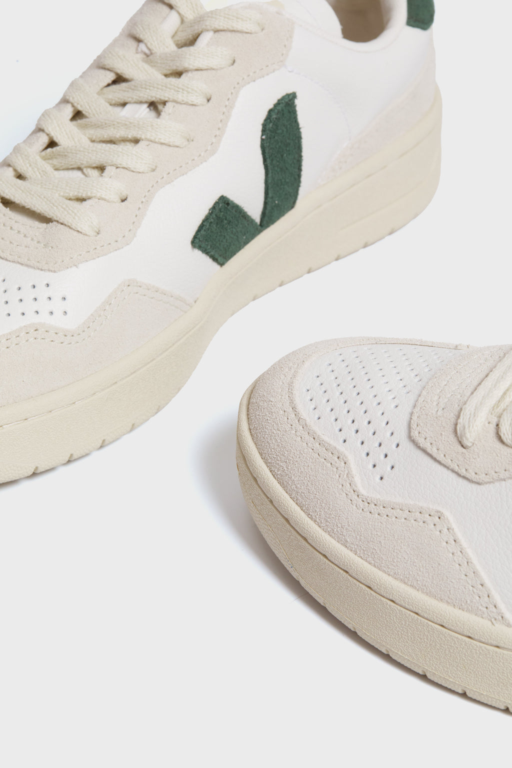 Veja Extra White Cyprus V-90 Sneakers