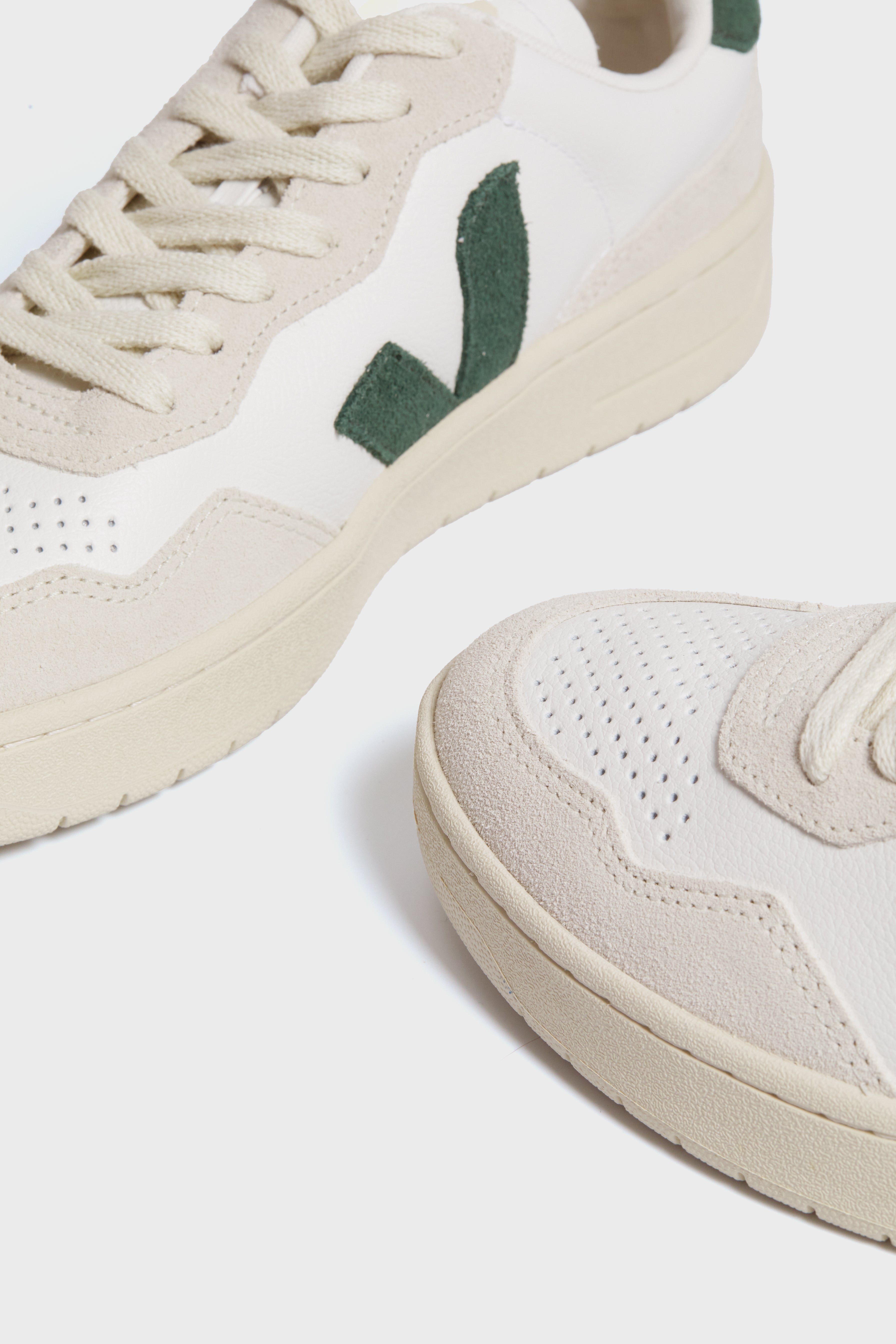 Veja Extra White Cyprus V-90 Sneakers