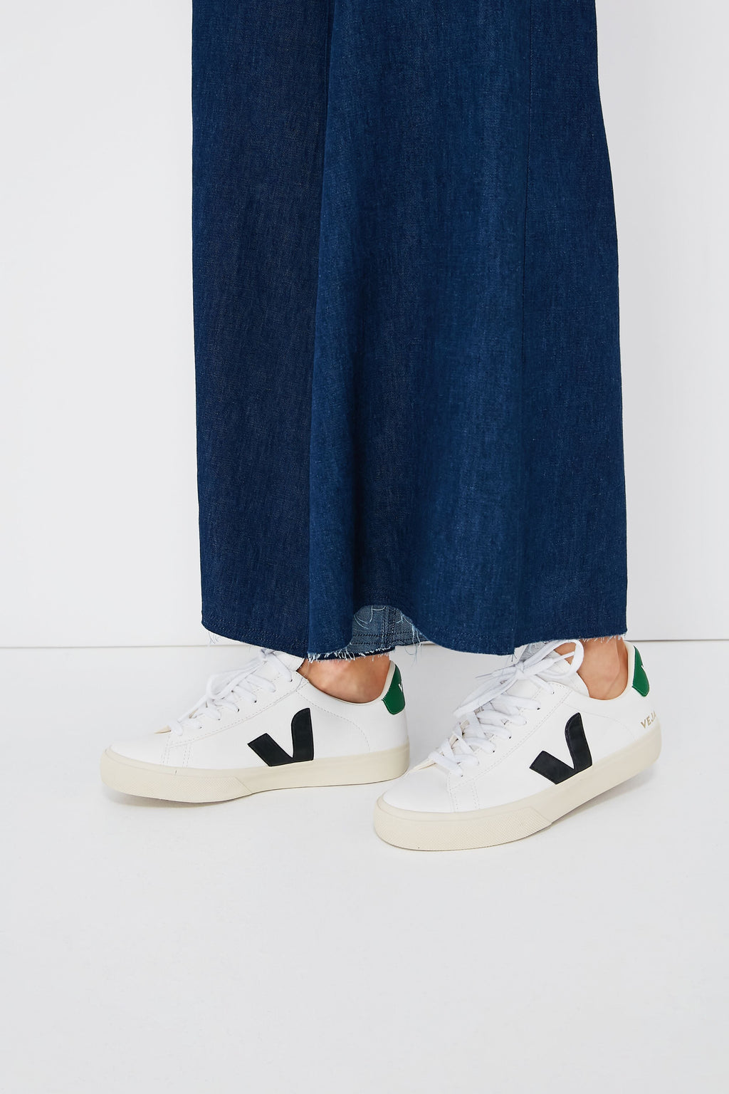 Veja Extra-White Black Emeraude Campo Sneakers