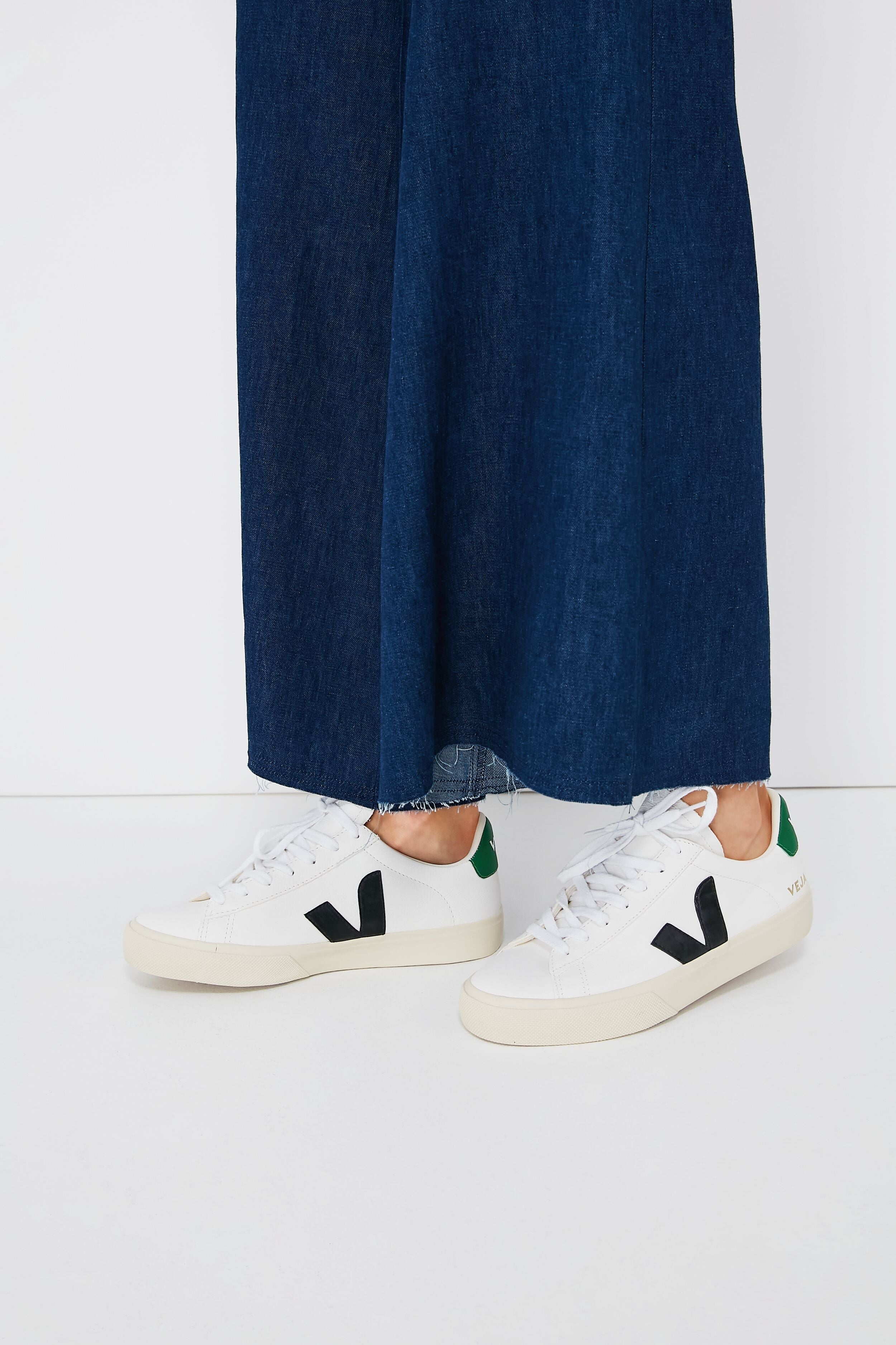 Veja Extra-White Black Emeraude Campo Sneakers